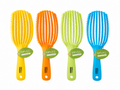 Cepillo Detangling Brush For Curly Hair en colores amarillo, naranja, verde y azul